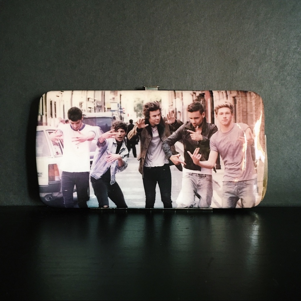 Accepting low ball offers - One Direction Wallet